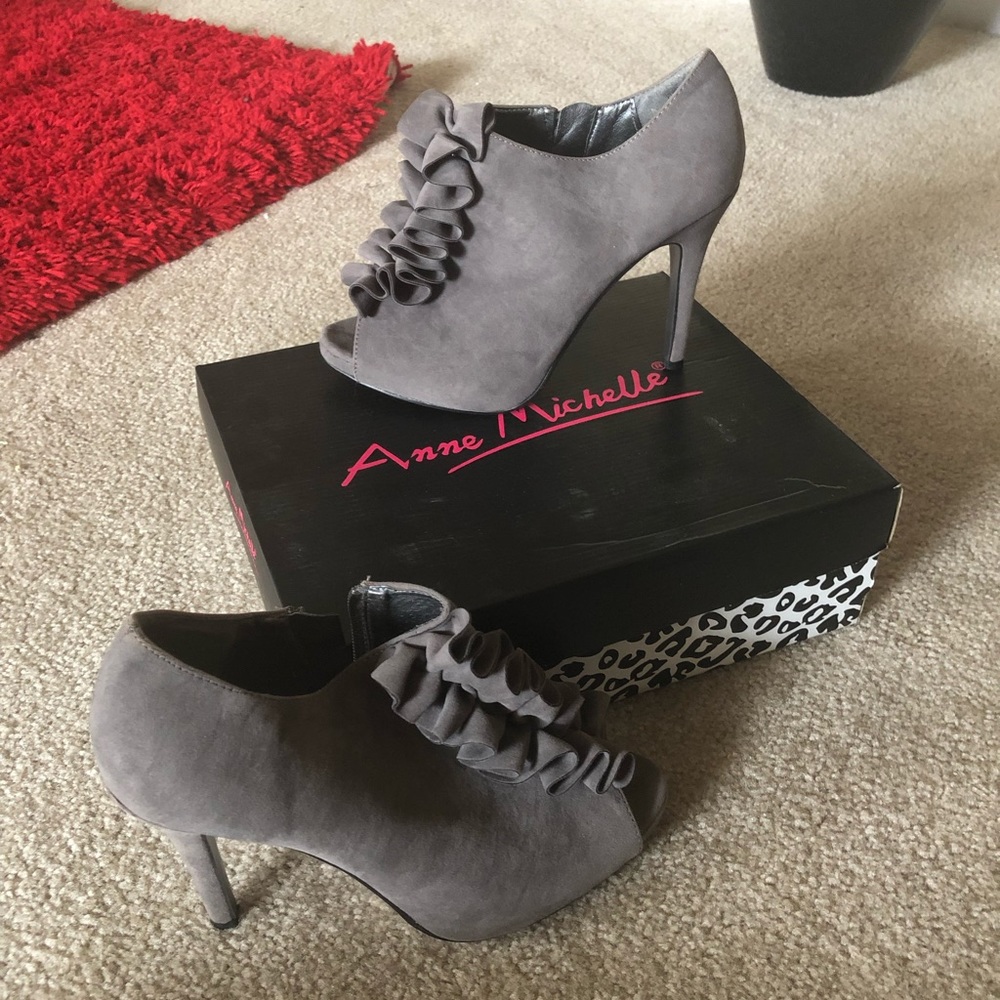 BOOTIES